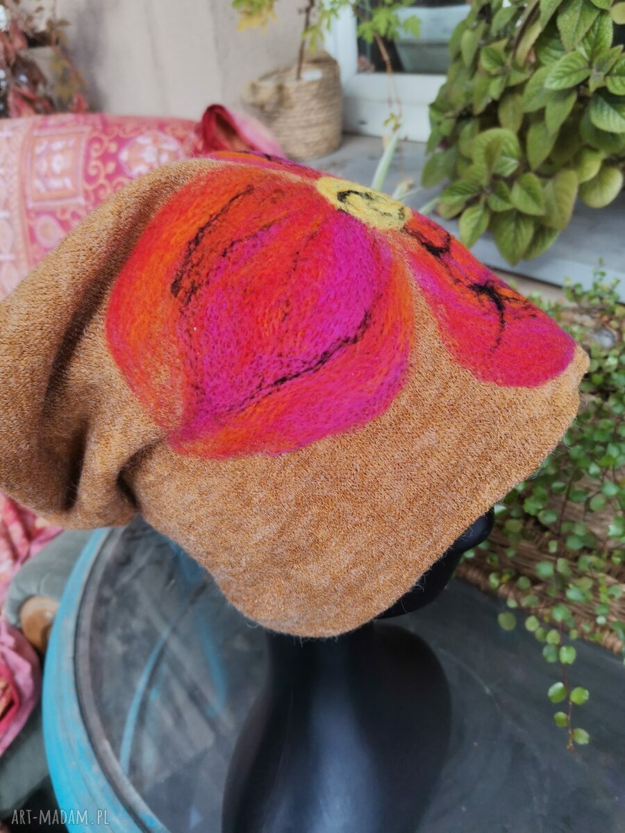Czapka wełniana miodowa filcowana z merynosów na podszewce - folk i boho
