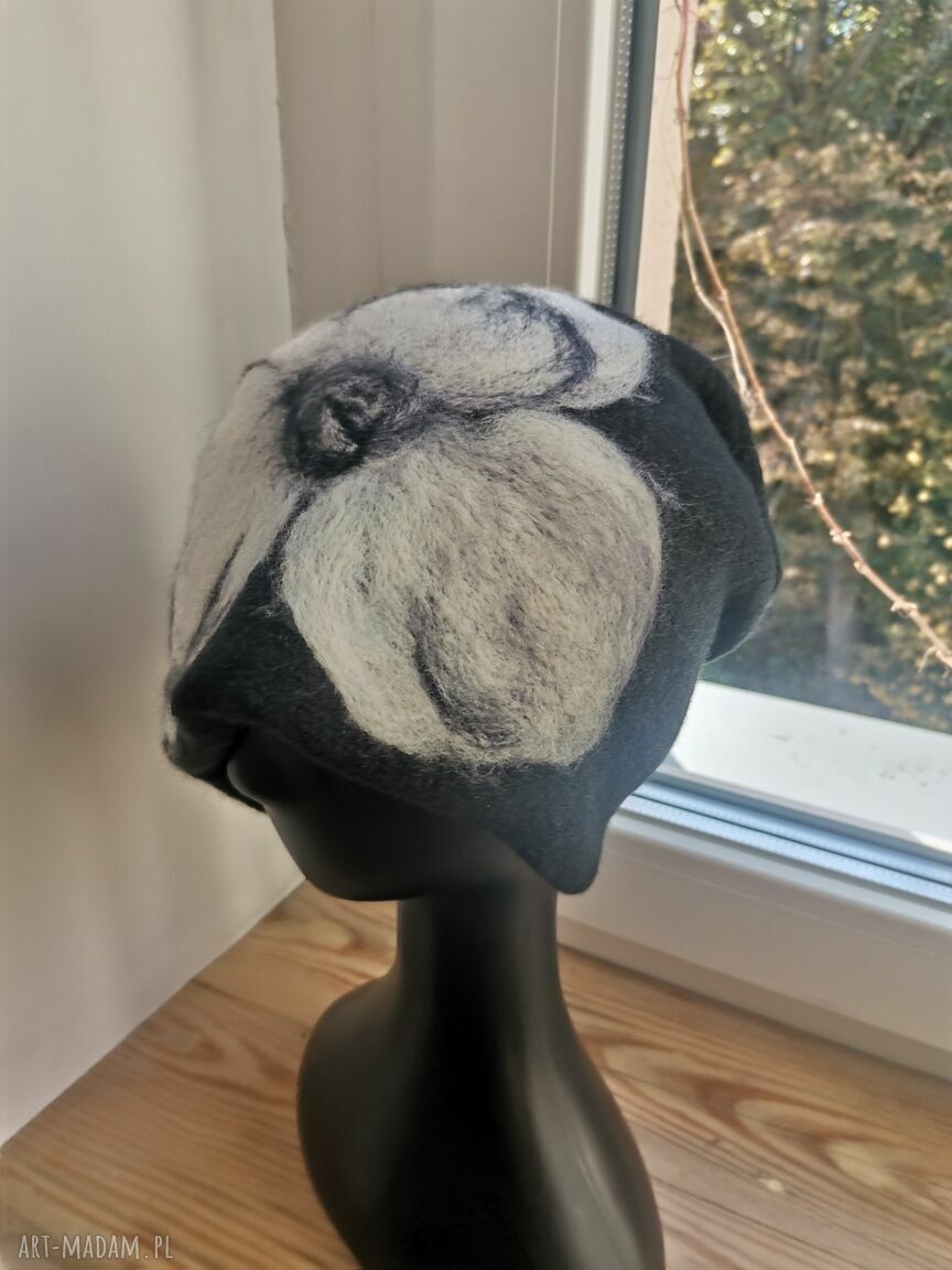 Zimowa czapka filcowana z wełny merynosów w stylu boho etno - rozmiar uniwersalny