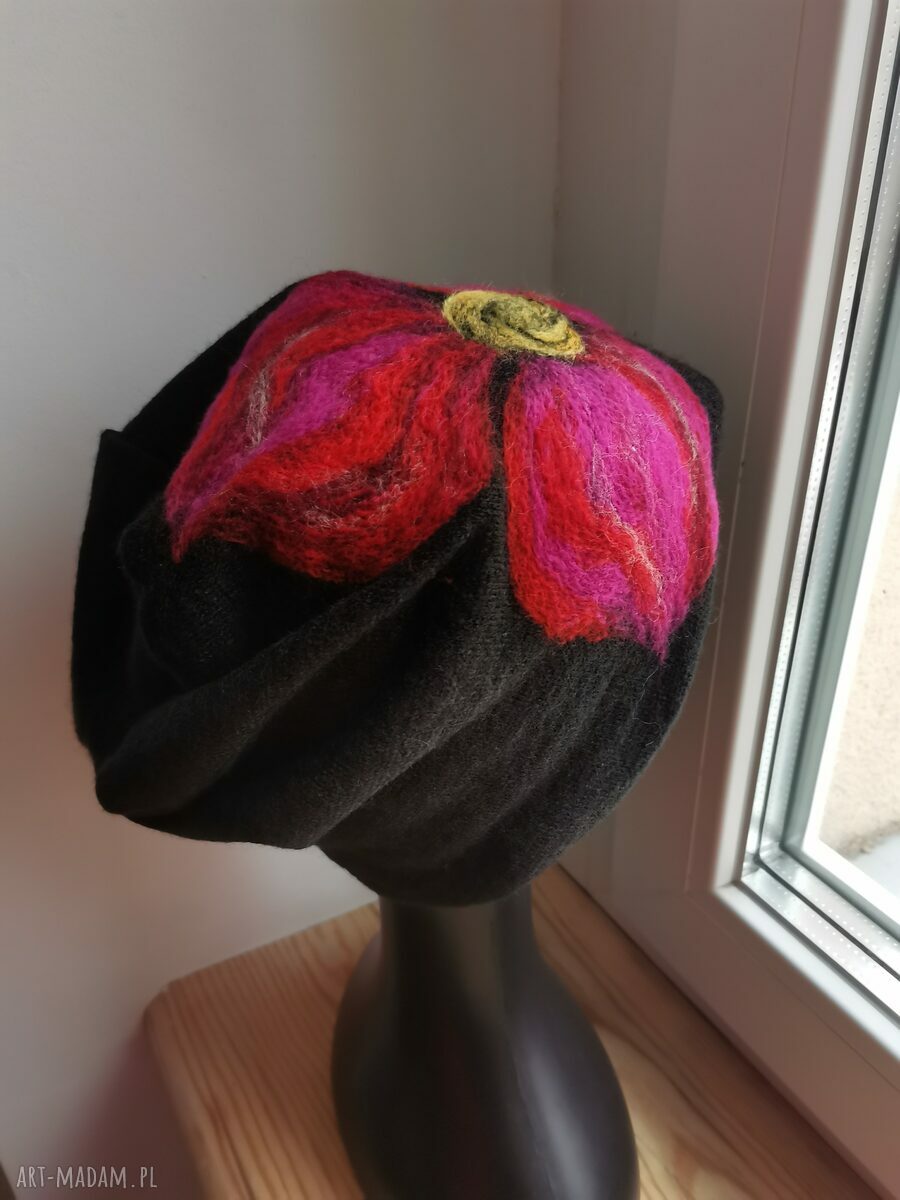 Czapka wełniana filcowana w kwiaty - zimowa handmade z podszewką (rozmiar uniwersalny)