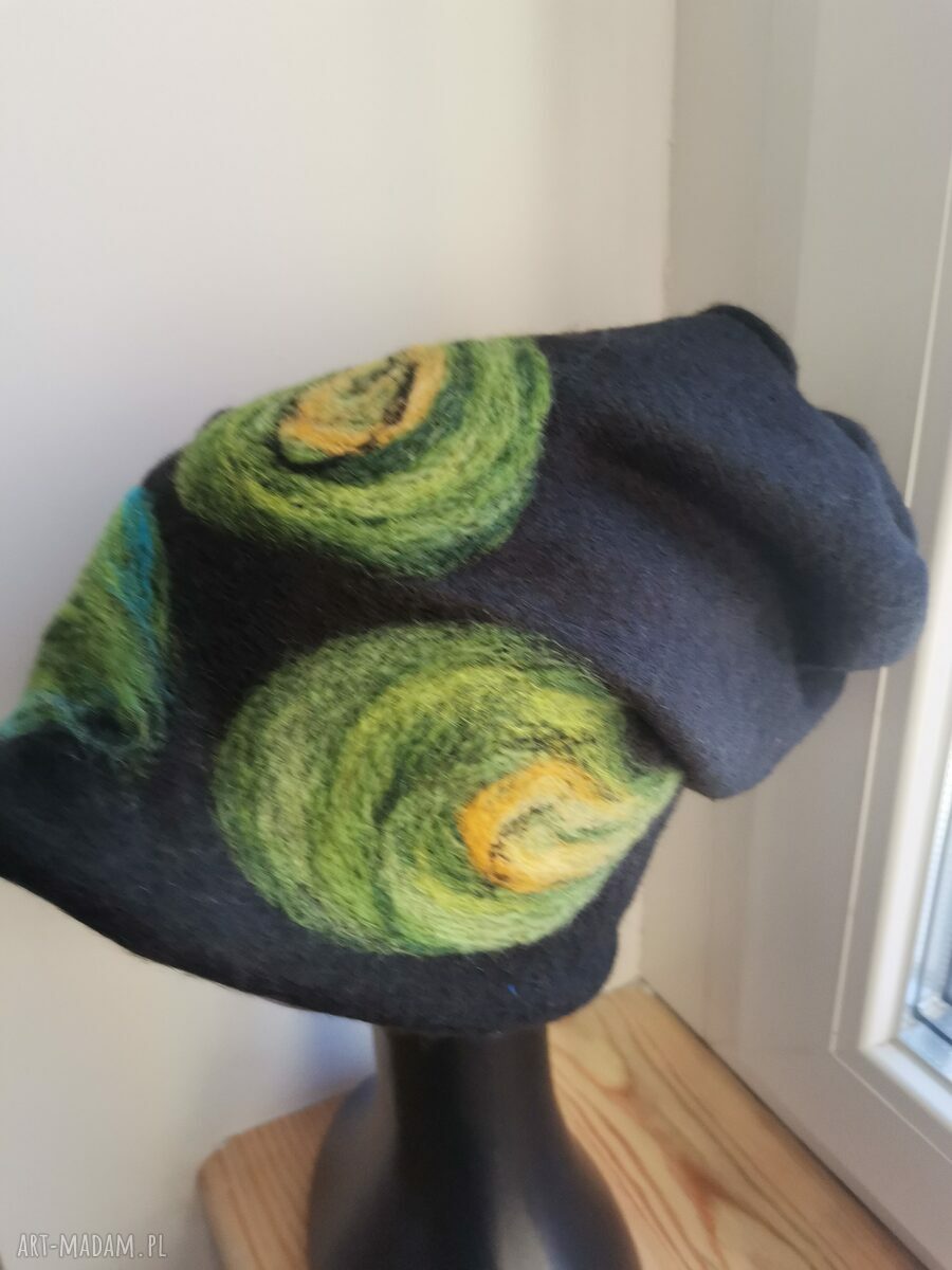 Czapka wełniana filcowana zimowa handmade w kwiaty na podszewce - rozmiar uniwersalny