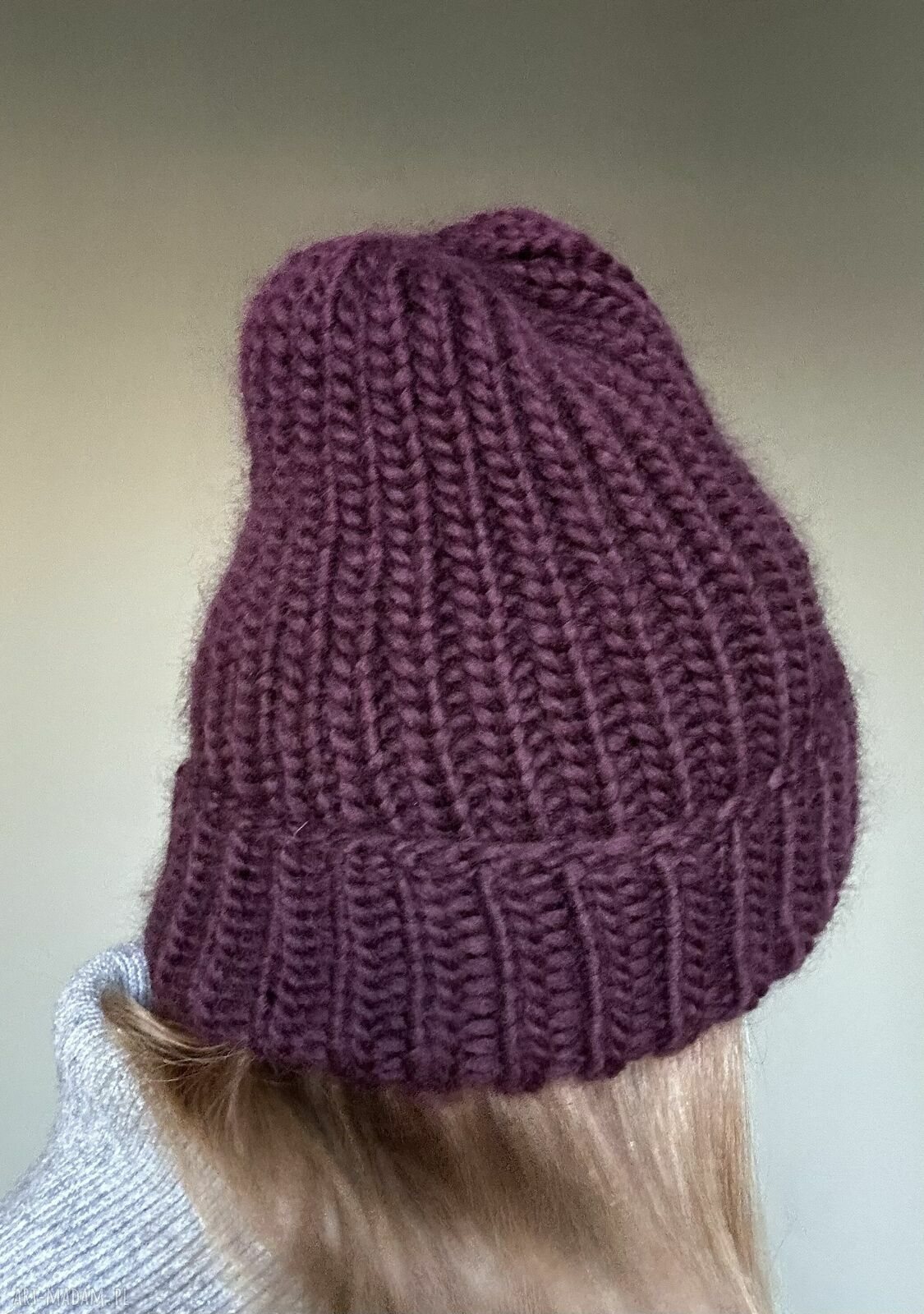 Wełniana czapka handmade burgund z bardzo szerokim wywinięciem