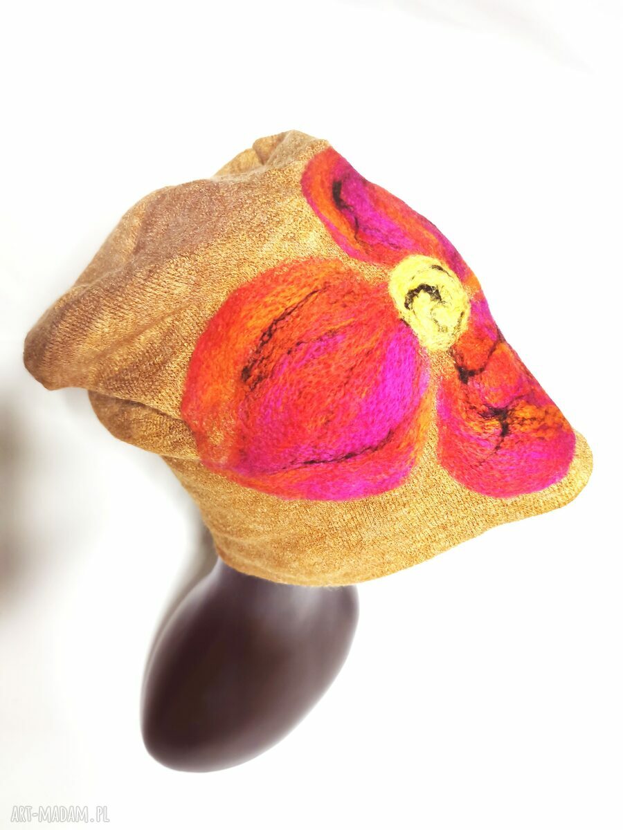 Czapka wełniana filcowana zimowa handmade w kwiaty na podszewce - rozmiar uniwersalny