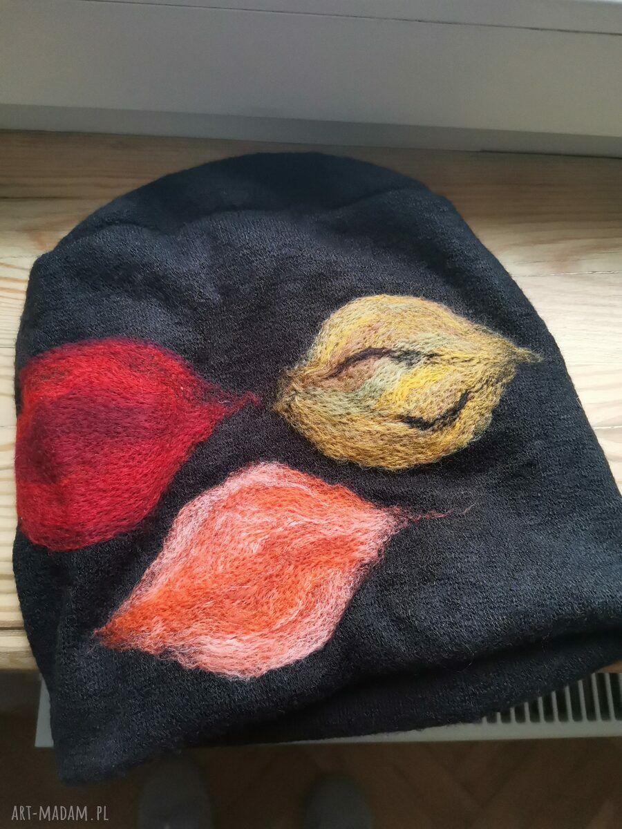 Boho czapka wełniana z merino filcowana w kwiaty na podszewce - rozmiar uniwersalny