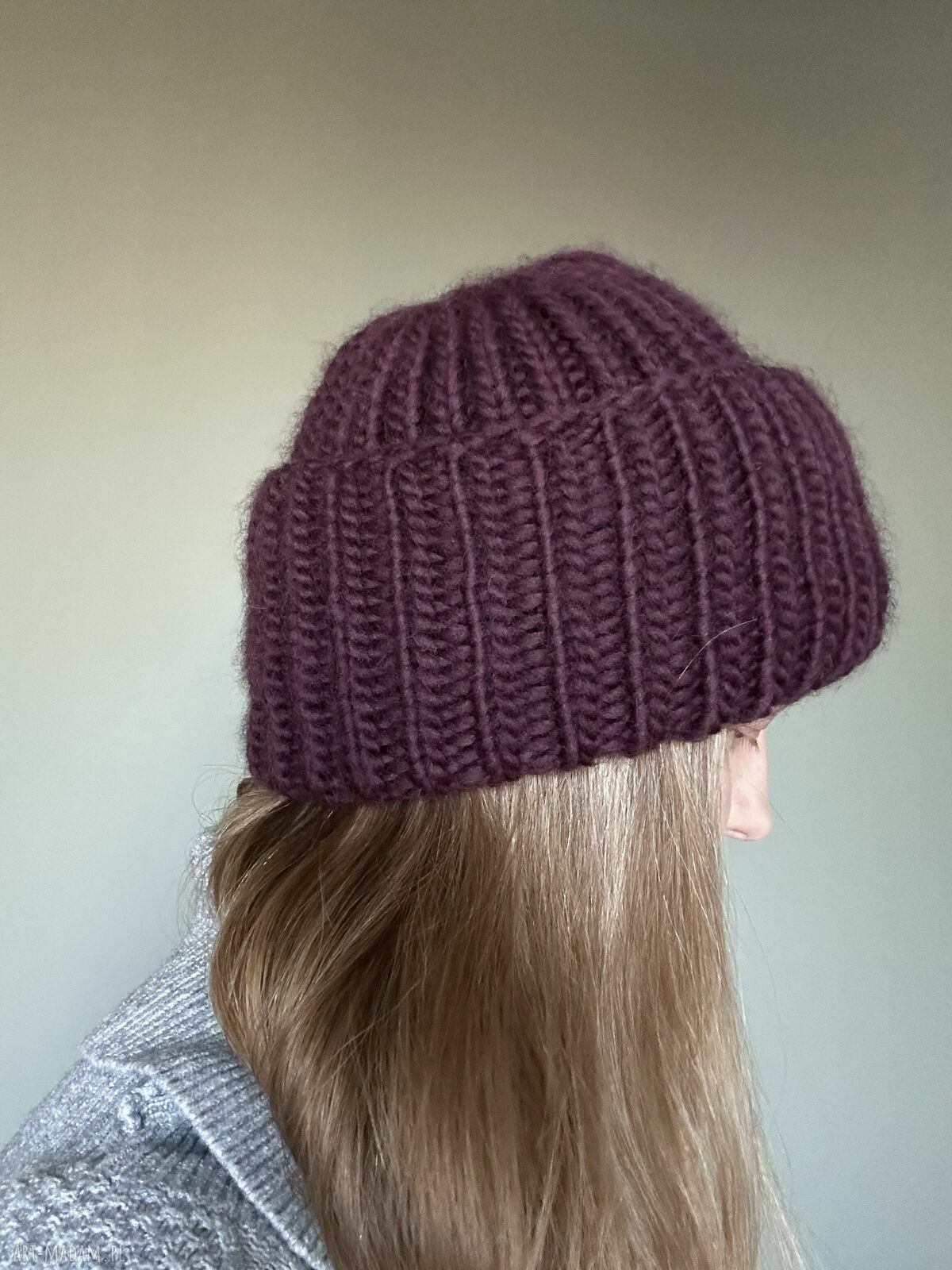 Wełniana czapka handmade burgund z bardzo szerokim wywinięciem