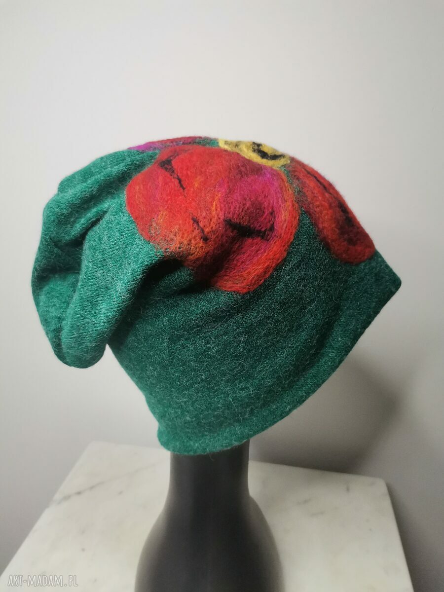 Boho zimowa czapka wełniana filcowana w kwiaty - merynos na podszewce