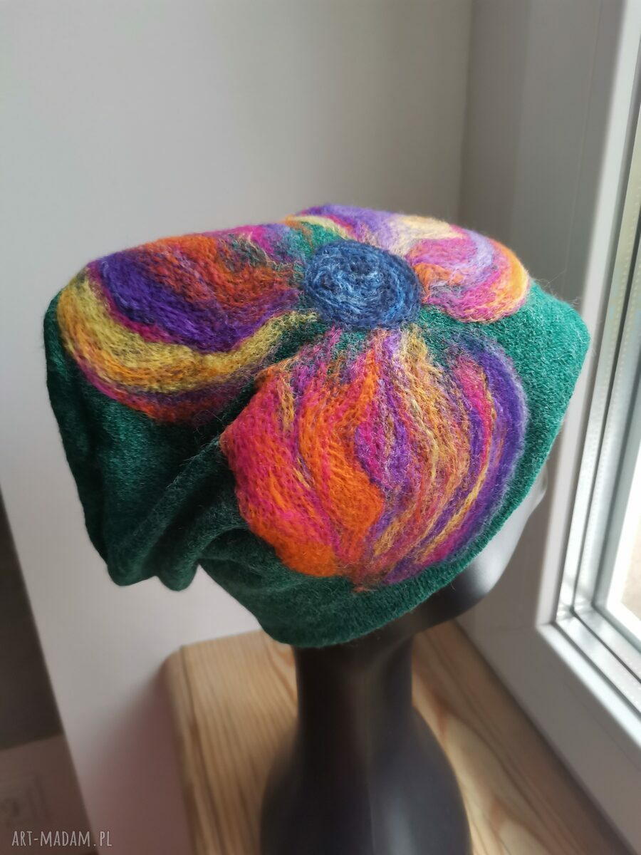 Czapka wełniana filcowana zimowa w kwiaty - handmade, rozmiar uniwersalny