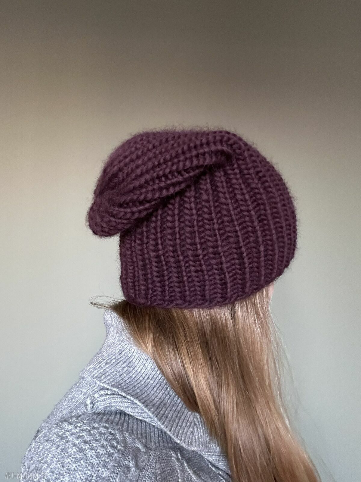 Wełniana czapka handmade burgund z bardzo szerokim wywinięciem