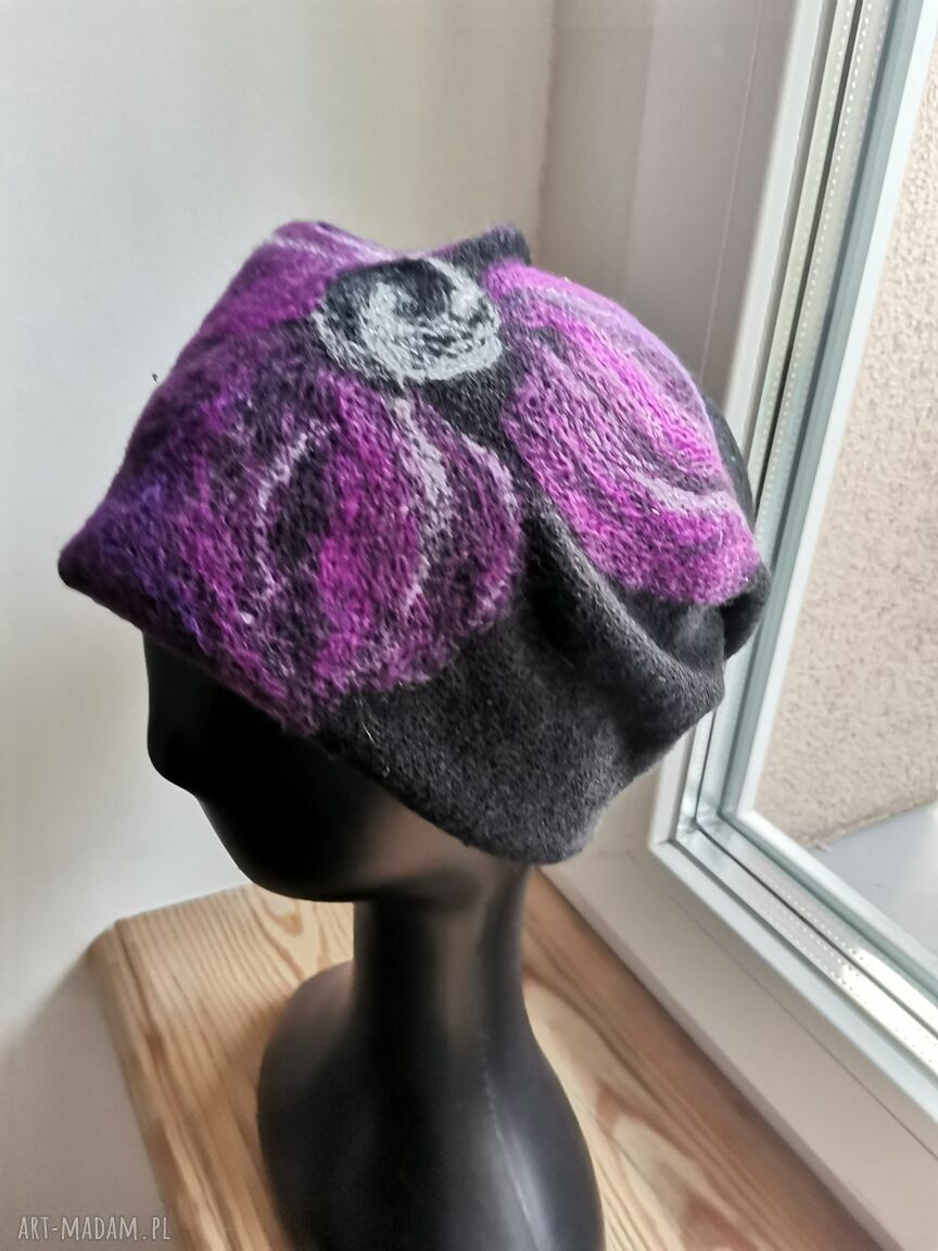 Czapka wełniana filcowana zimowa Frida boho z kwiatami na podszewce - rozmiar uniwersalny