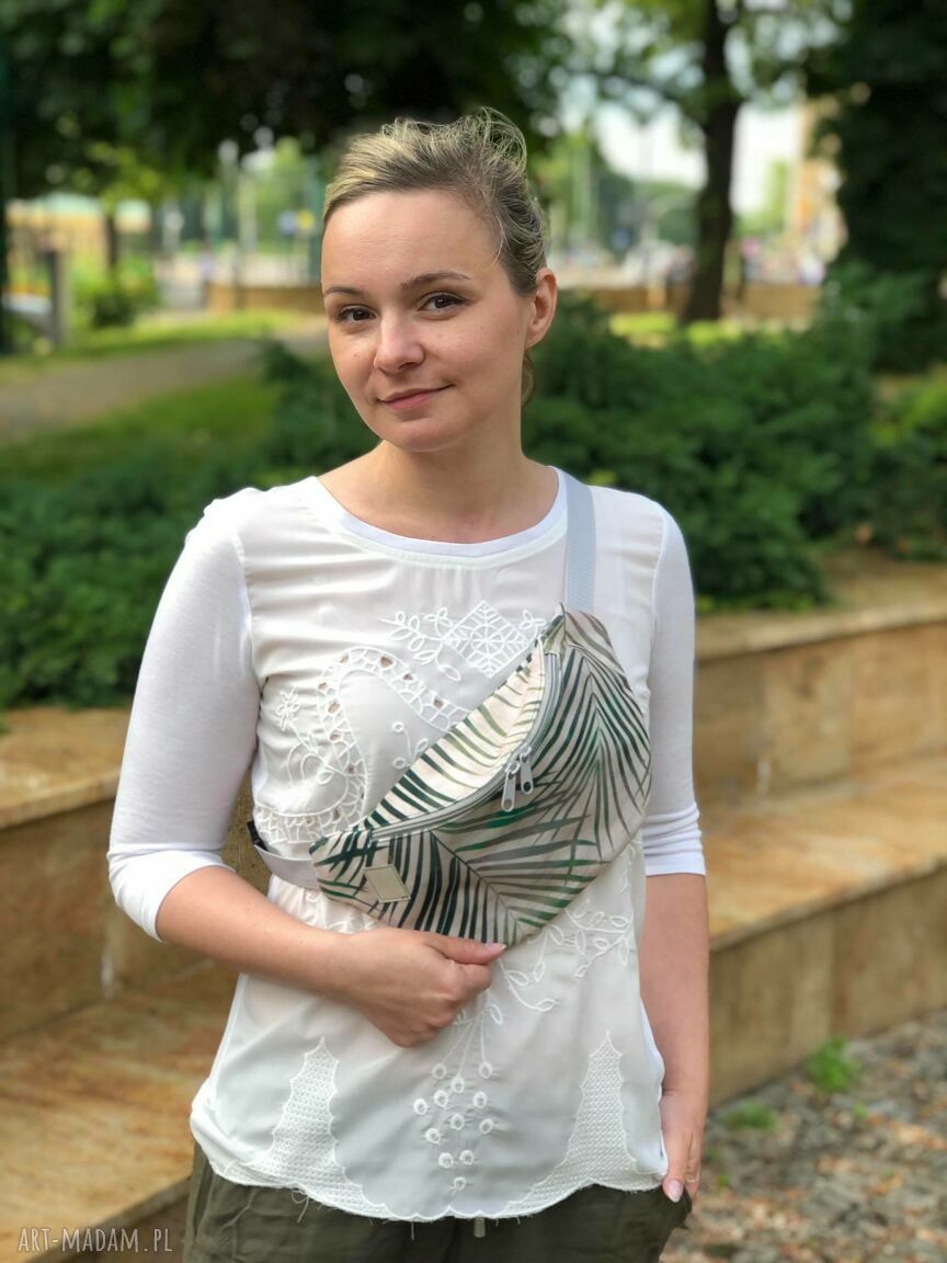 Beżowa nerka welurowa z liśćmi palm - wygoda w Twoim stylu
