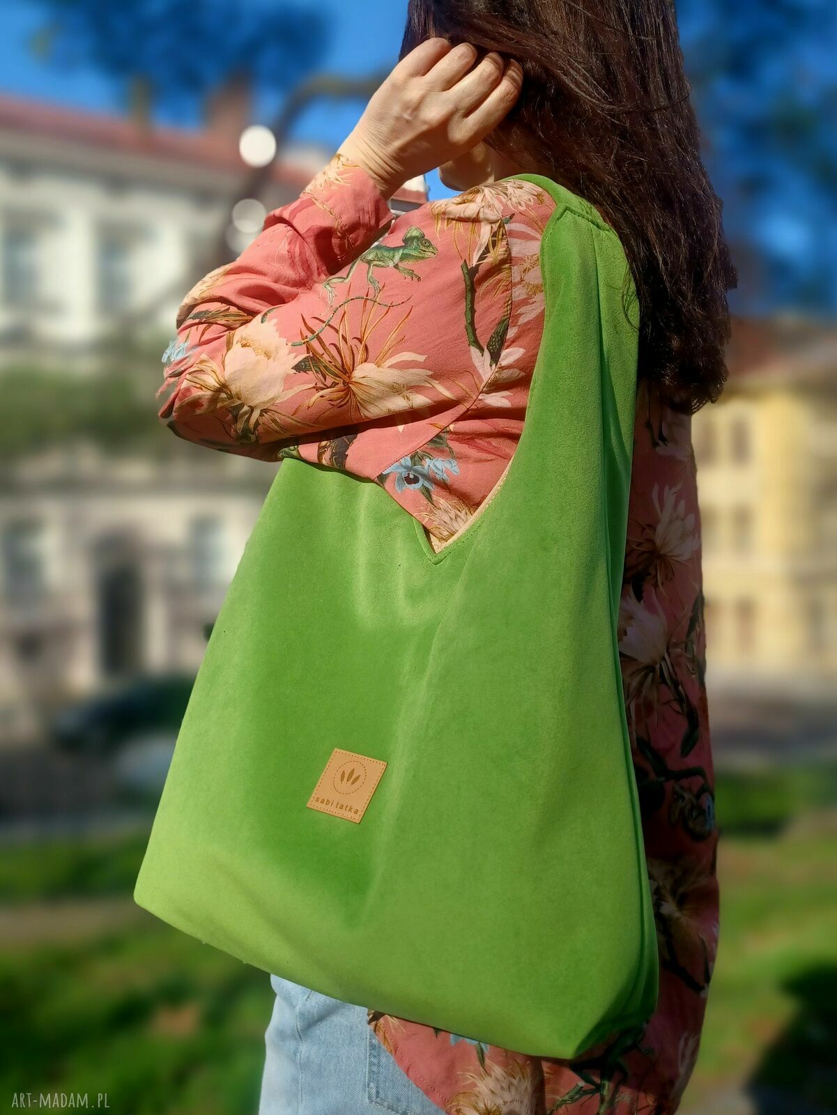 Welurowa torba hobo Bonita - zielone jabłuszko worek na ramię