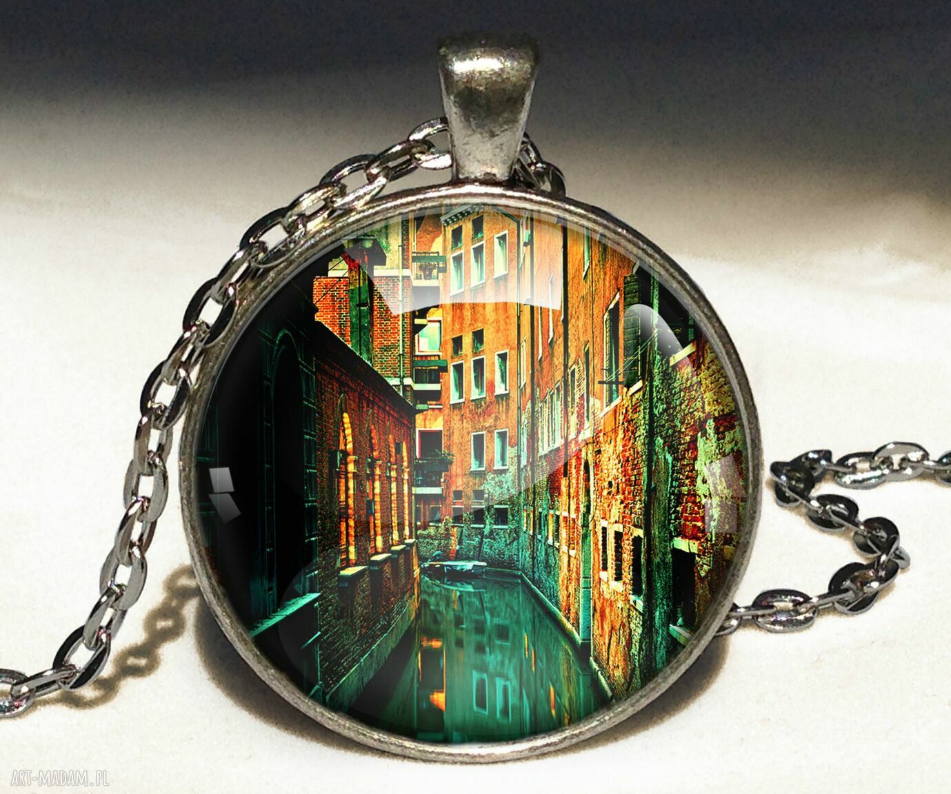 Wenecja duży medalion łańcuszkiem romantyczny podróżniczki
