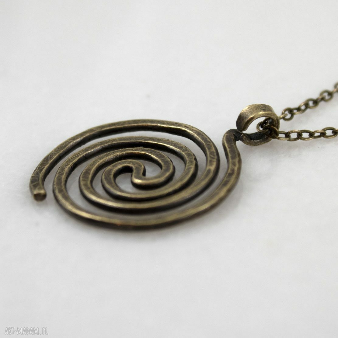 Wężowy mosiężny wisior - słowiański amulet w złotym kolorze OOAK