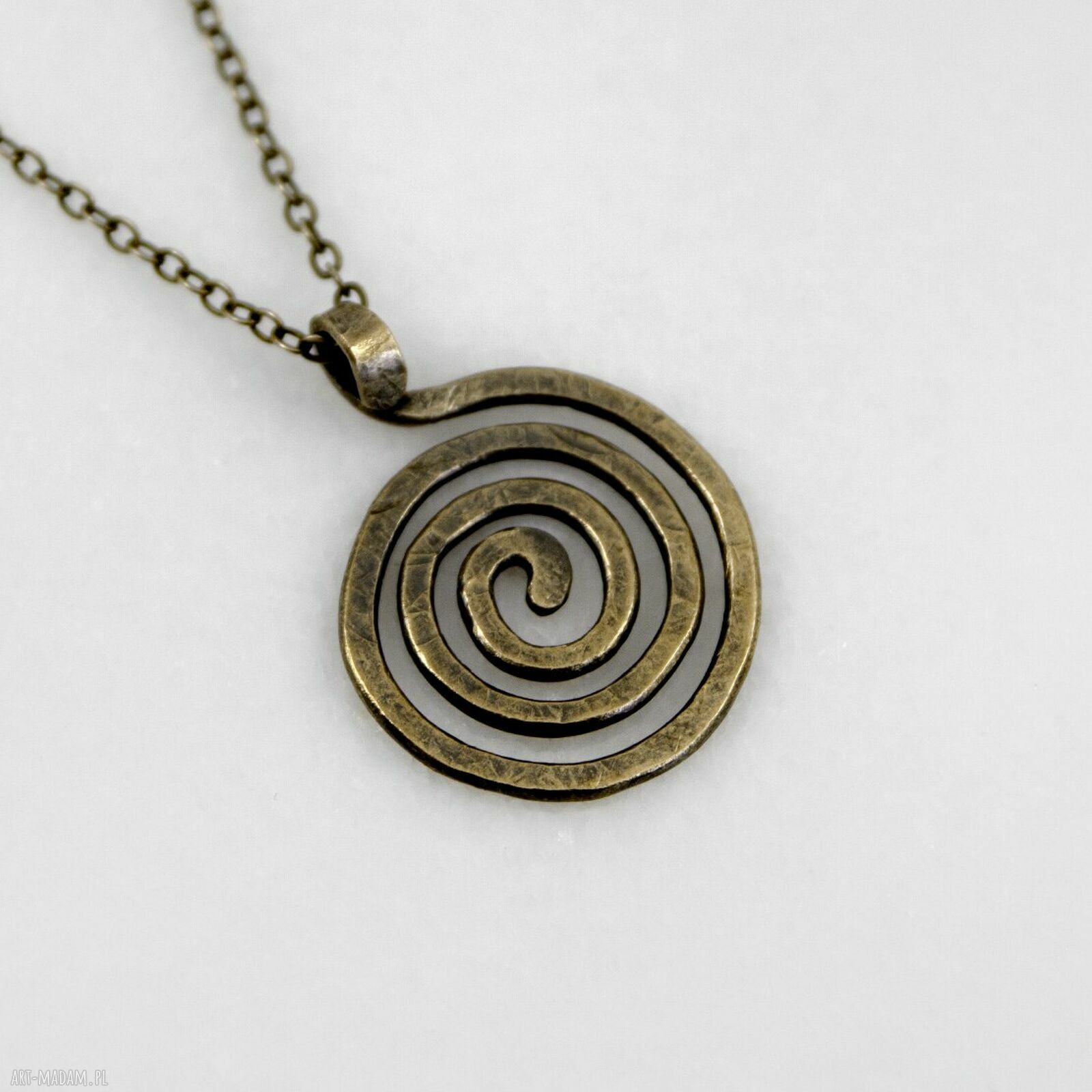 Wężowy mosiężny wisior - minimalistyczny naszyjnik amulet słowiański OOAK