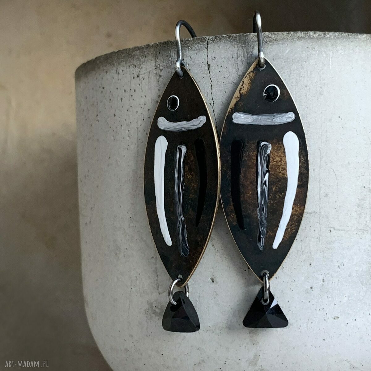 Kolczyki Fish White & Black z czarnym ogonem - ręcznie malowane