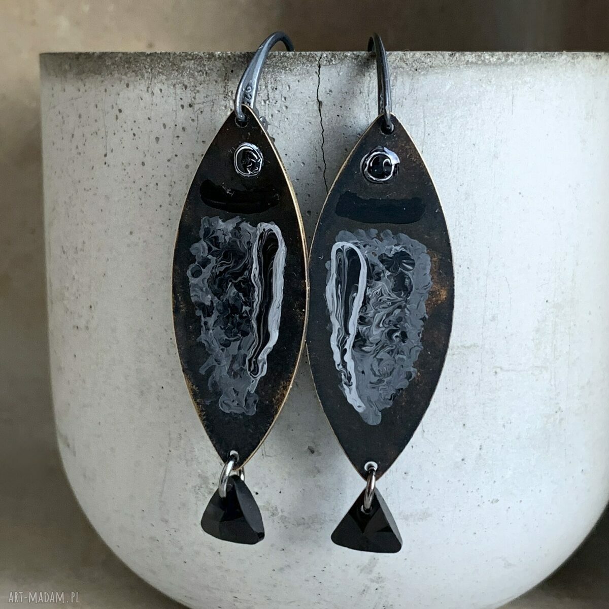 Kolczyki White & Black - Dark Ash Fish
