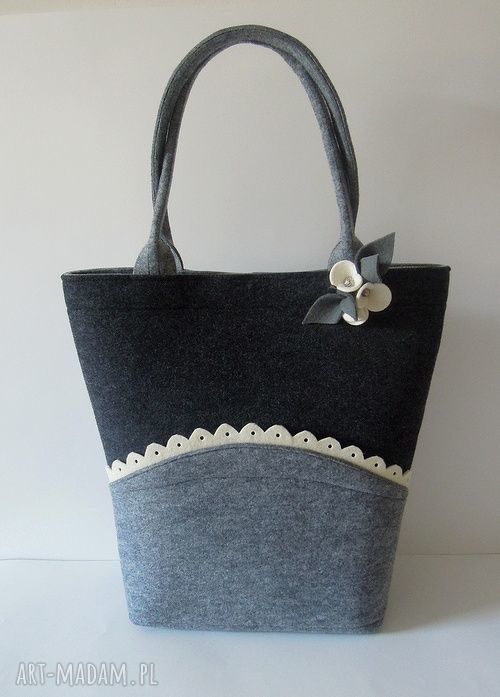 Filcowa Torebka Koszyczek z Falbanką Ecru i Broszką Hand Made