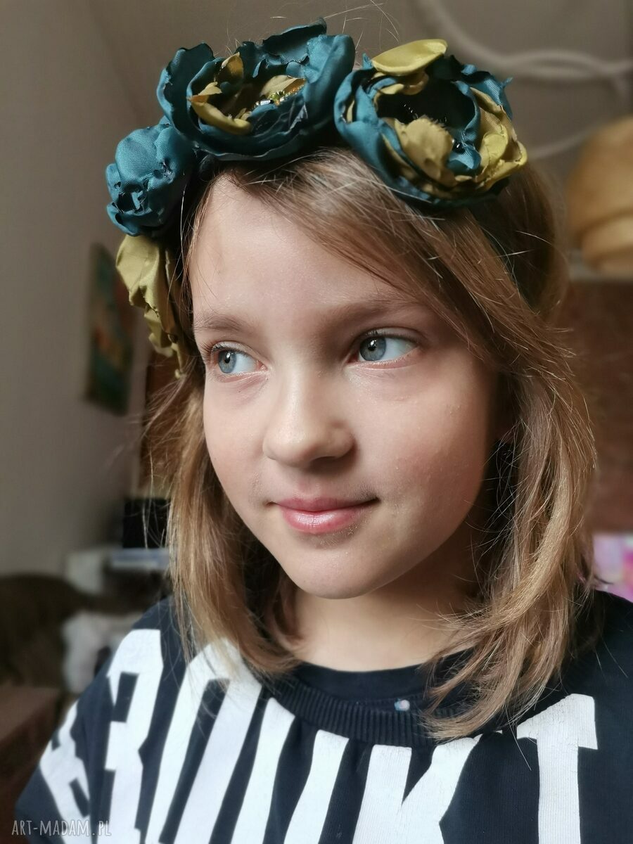 Wianek boho na gumce z dużych, okazałych kwiatów w ciekawych kolorach