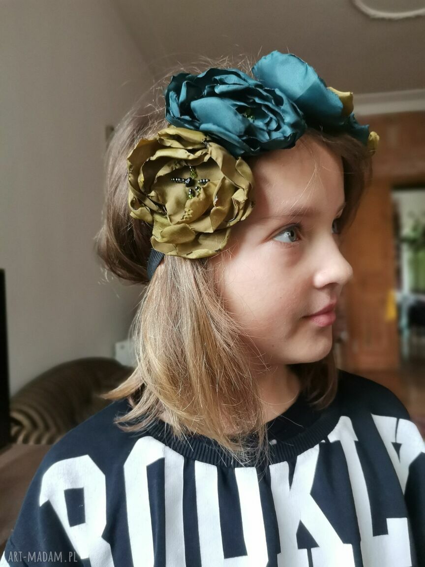Wianek boho na gumce z dużych, okazałych kwiatów w ciekawych kolorach