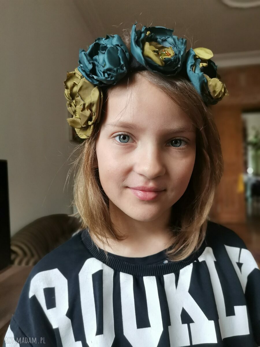 Wianek boho na gumce z dużych, okazałych kwiatów w ciekawych kolorach