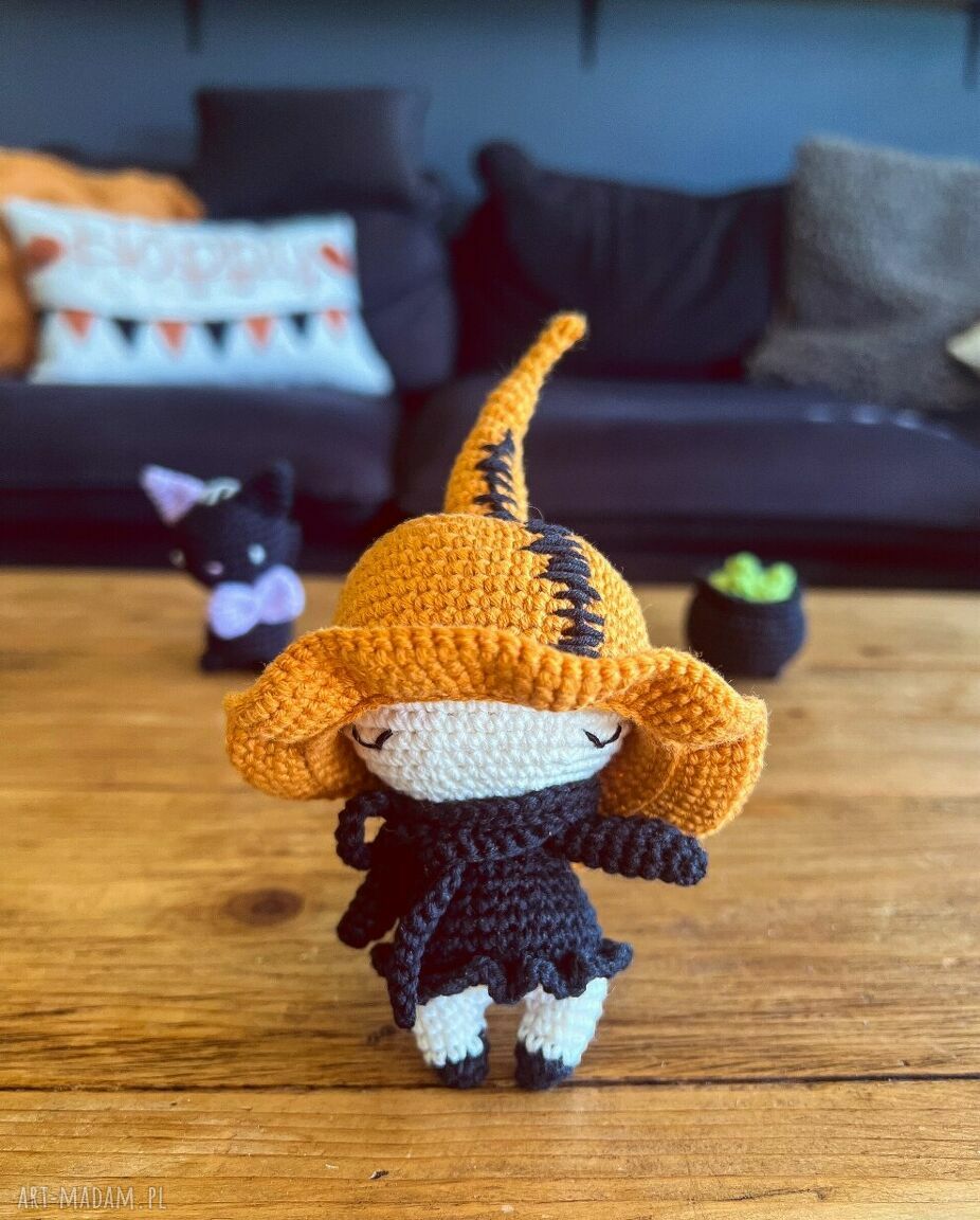 Wiedźma Halloweenowa - szydełkowa przytulanka dla dzieci