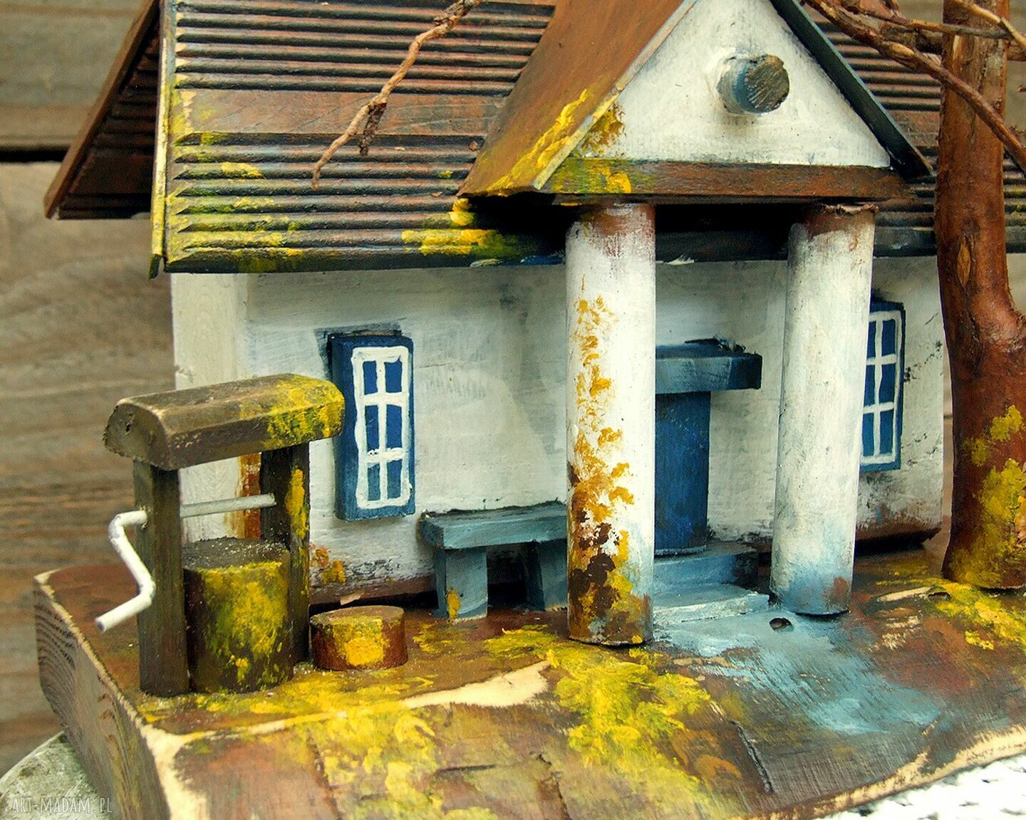 Wiejski Dworek - drewniany, malowany domek do domu