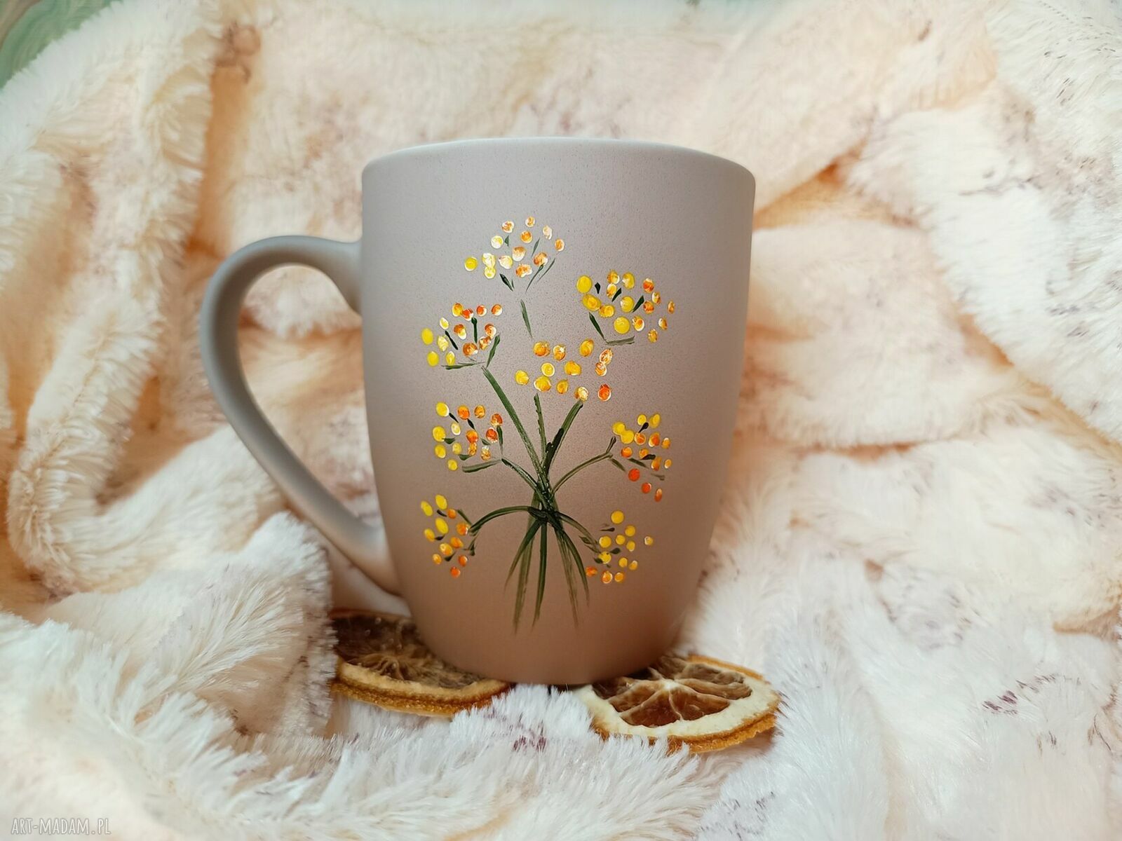 Wiejskie klimaty - ręcznie malowany kubek porcelanowy 300 ml: kogut, gąski i zioła