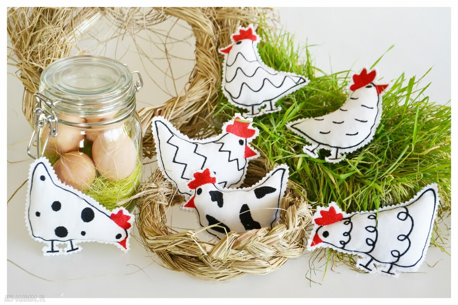 Kurka wielkanocna do koszyczka - haftowana ozdoba handmade z lnu