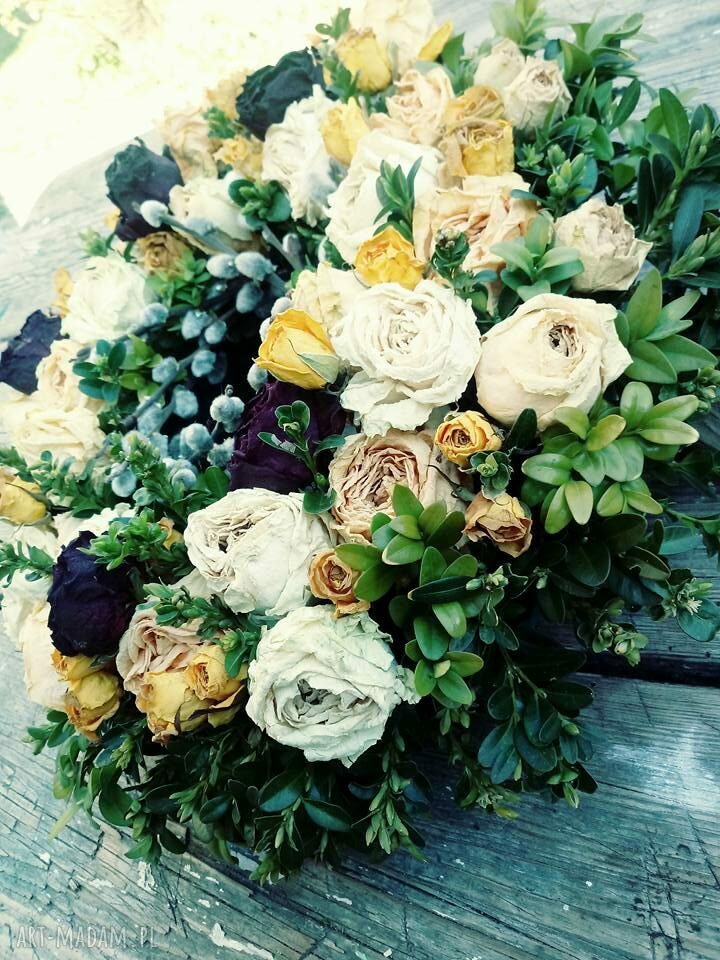 Wielkanocny wiosenny wianek na drzwi lub stół - naturalna dekoracja handmade