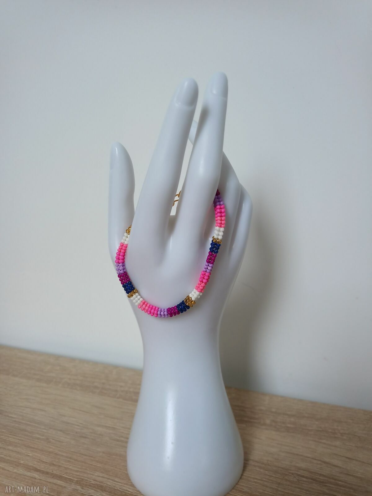 Wielobarwna bransoletka z koralików