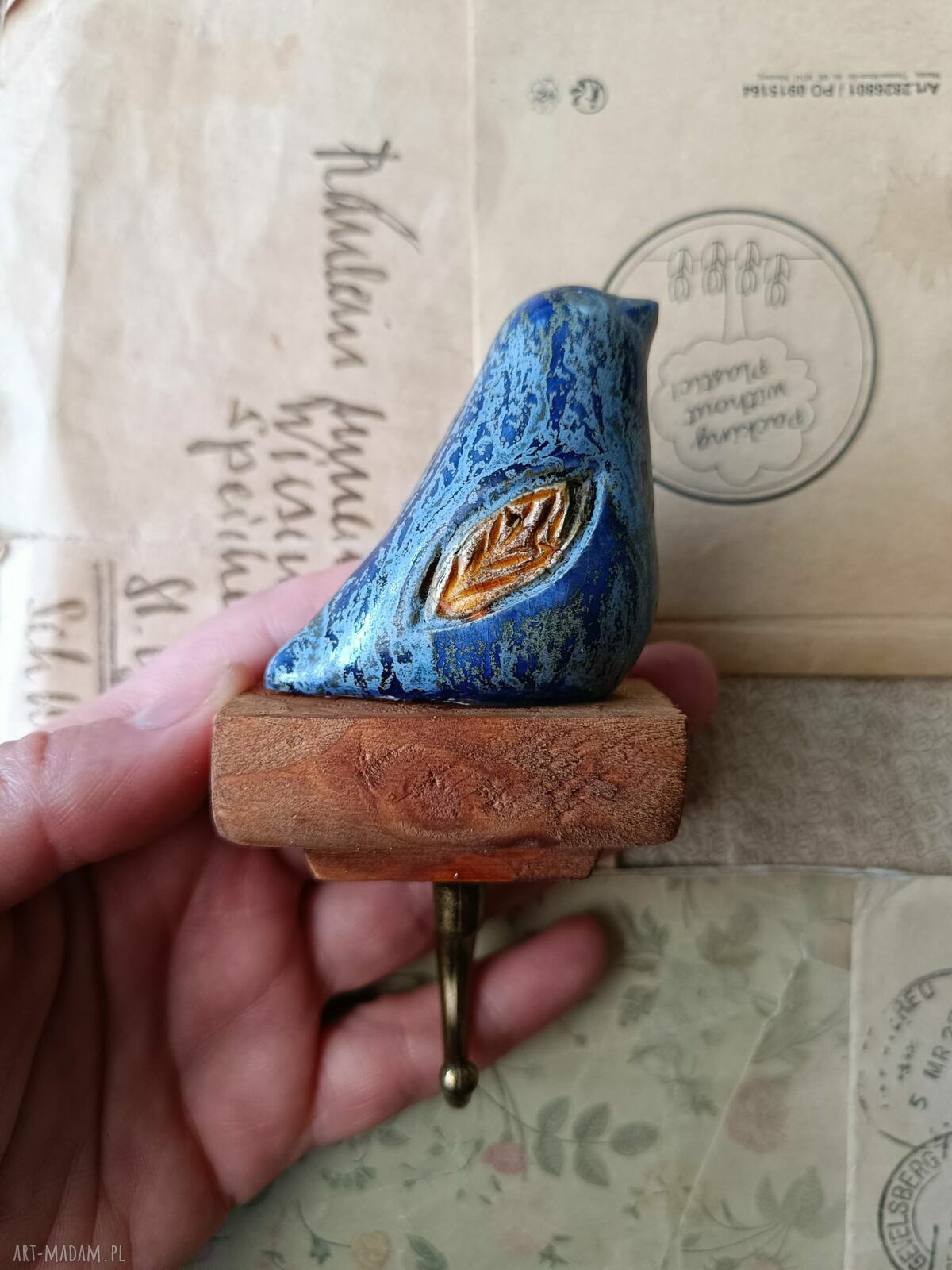 Wieszaczek z granatowym ptaszkiem - ceramiczny haczyk na ścianę