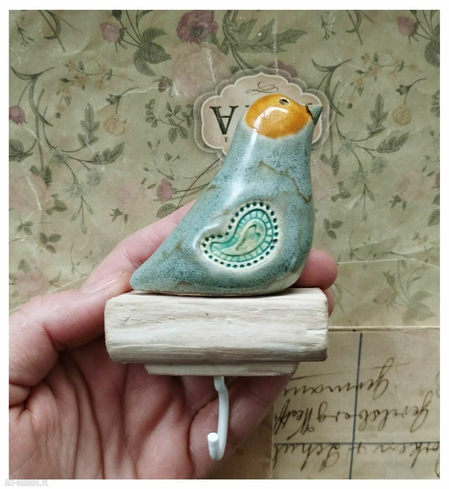 Ręcznie robiony wieszaczek z ceramicznym ptaszkiem vintage 6 x 8 cm