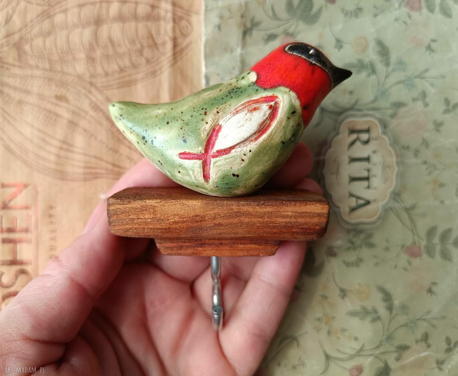 Ceramiczny wieszak z ptaszkiem do domu