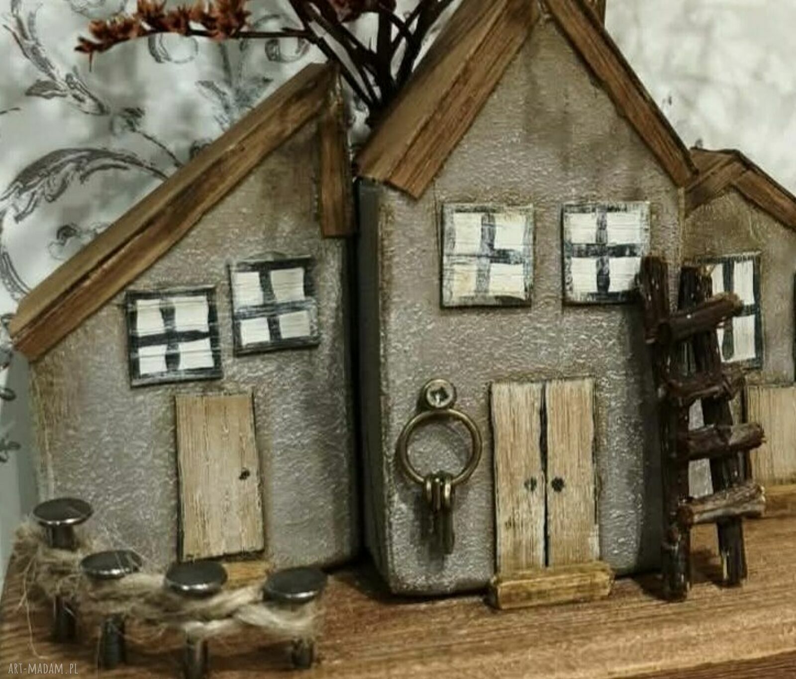 Wieszak na klucze z naturalnego drewna - dekoracja ścienna handmade