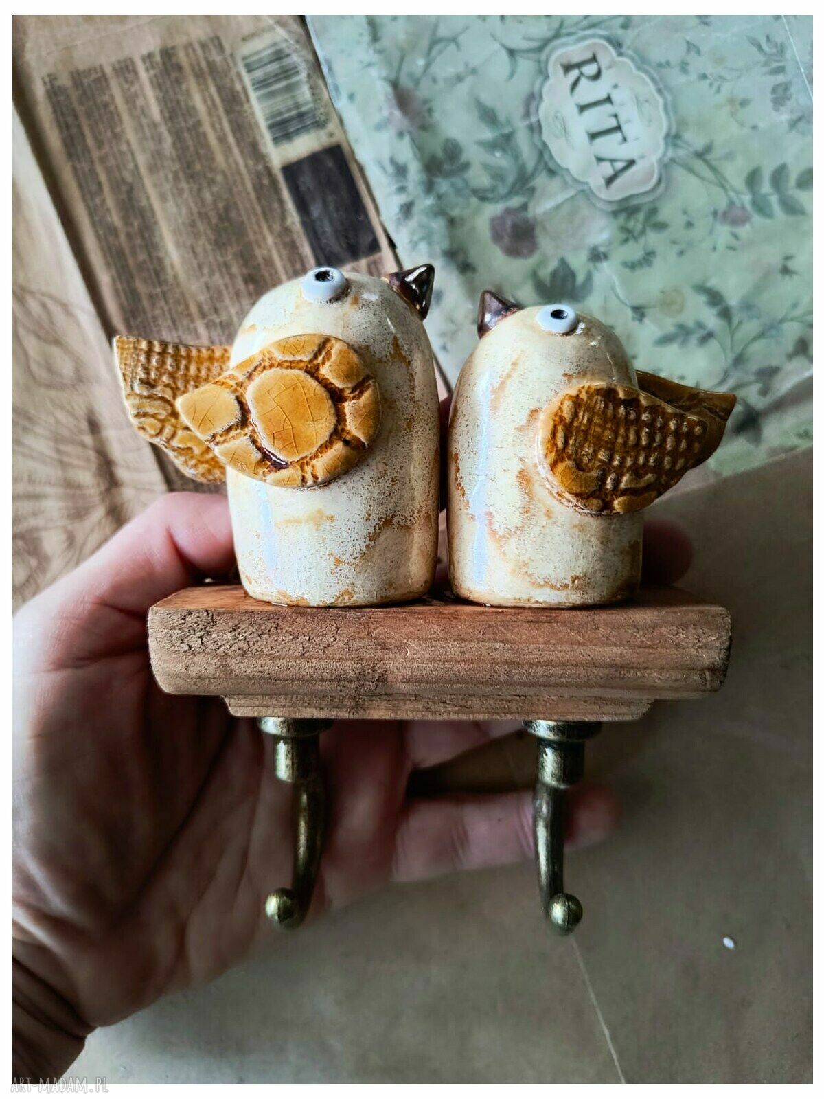 Wieszak z beżowymi ptaszkami - ceramiczny uchwyt na klucze