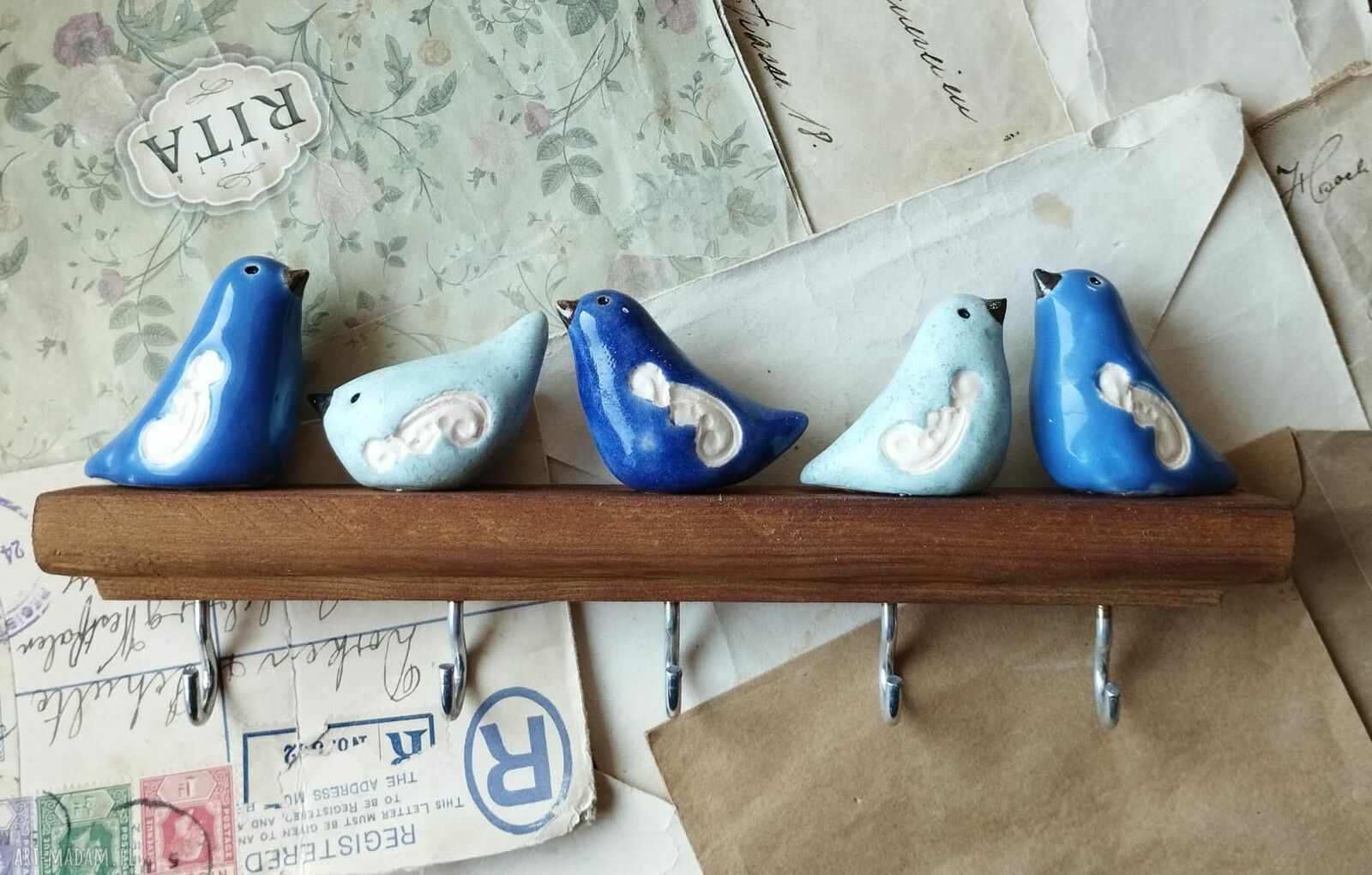 Wieszak z błękitno-granatowymi ptaszkami - ceramika handmade