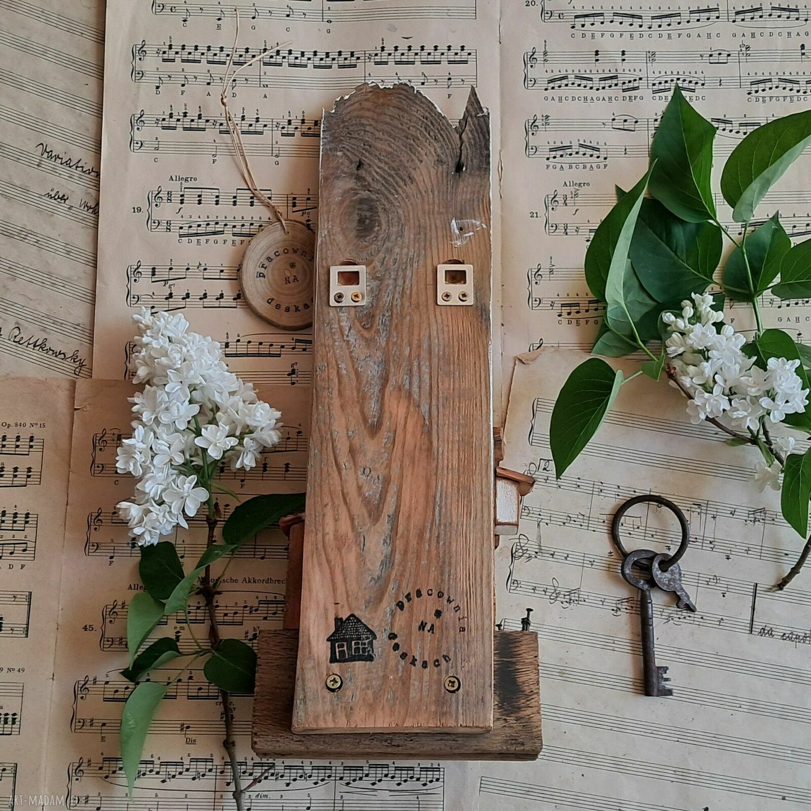 Wieszak z czerwonymi domkami No 1 - drewniany, rustykalny i handmade