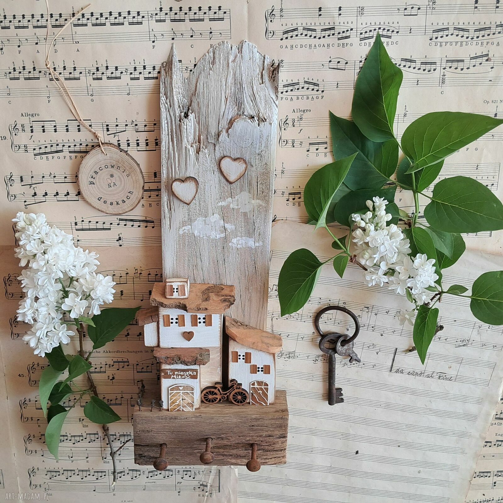 Wieszak z czerwonymi domkami No 1 - drewniany, rustykalny i handmade