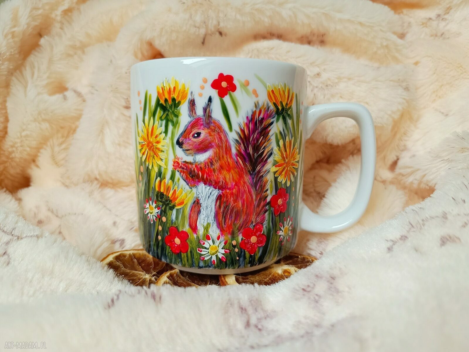 Kubek porcelanowy 270 ml z wiewiórką na kwietnej łące - ręcznie malowany