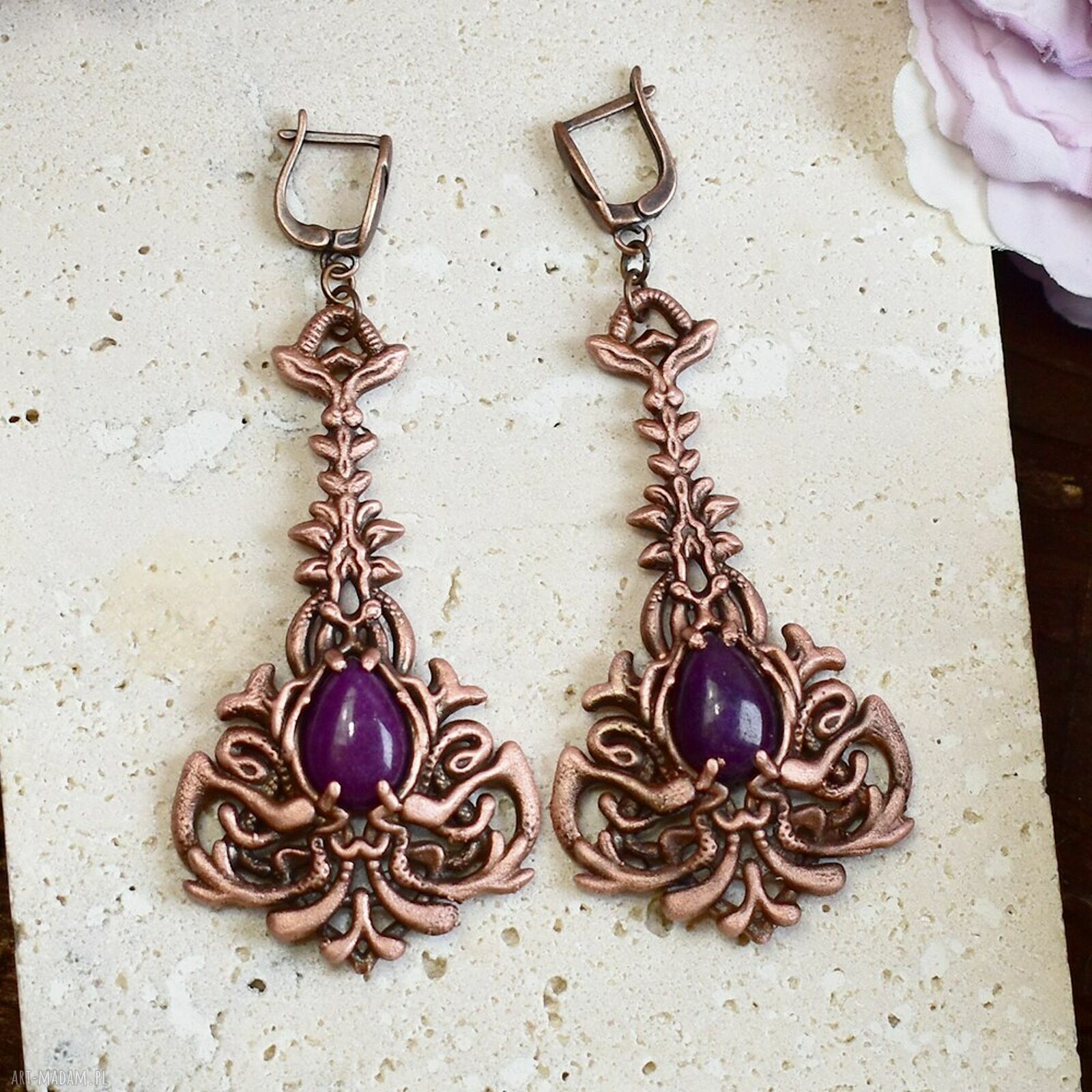 Wiktoriańskie miedziane wiszące kolczyki z fioletowym jadeitem (7 cm)