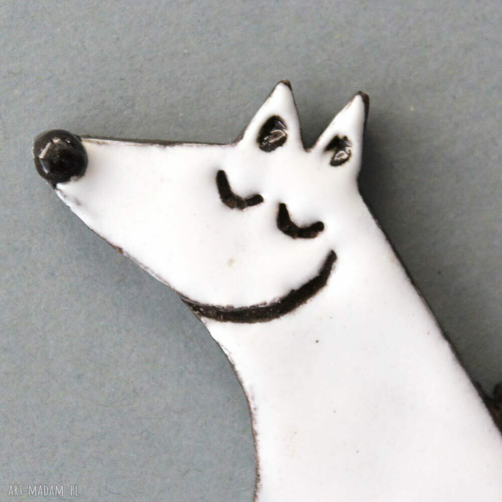 Wilczek broszka ceramiczna