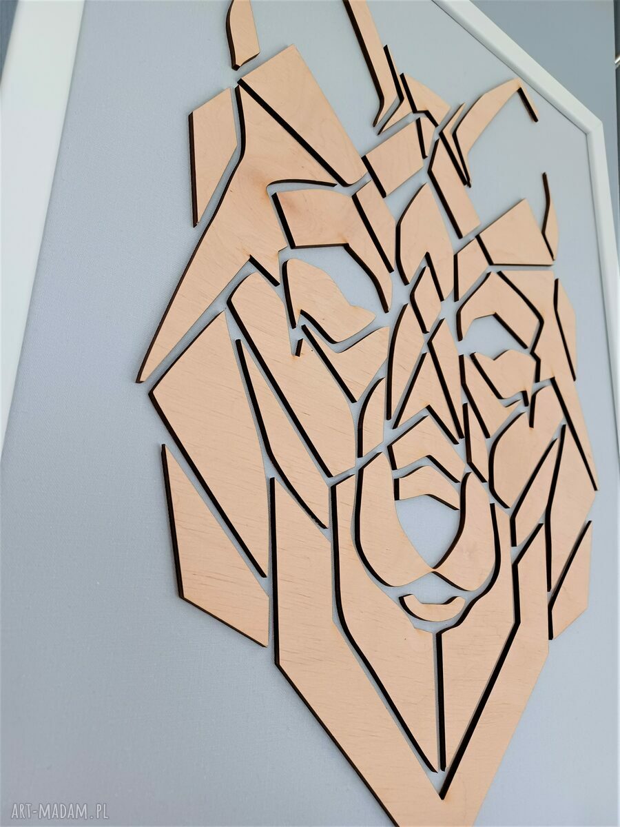 Wilk geometryczny 3D z drewna na błękitnej bawełnie - obraz przestrzenny 40x50 cm