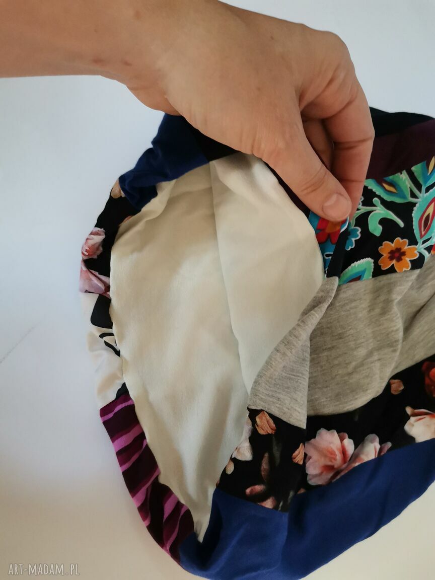 Czapka wiosenna patchworkowa na podszewce w stylu boho i folk