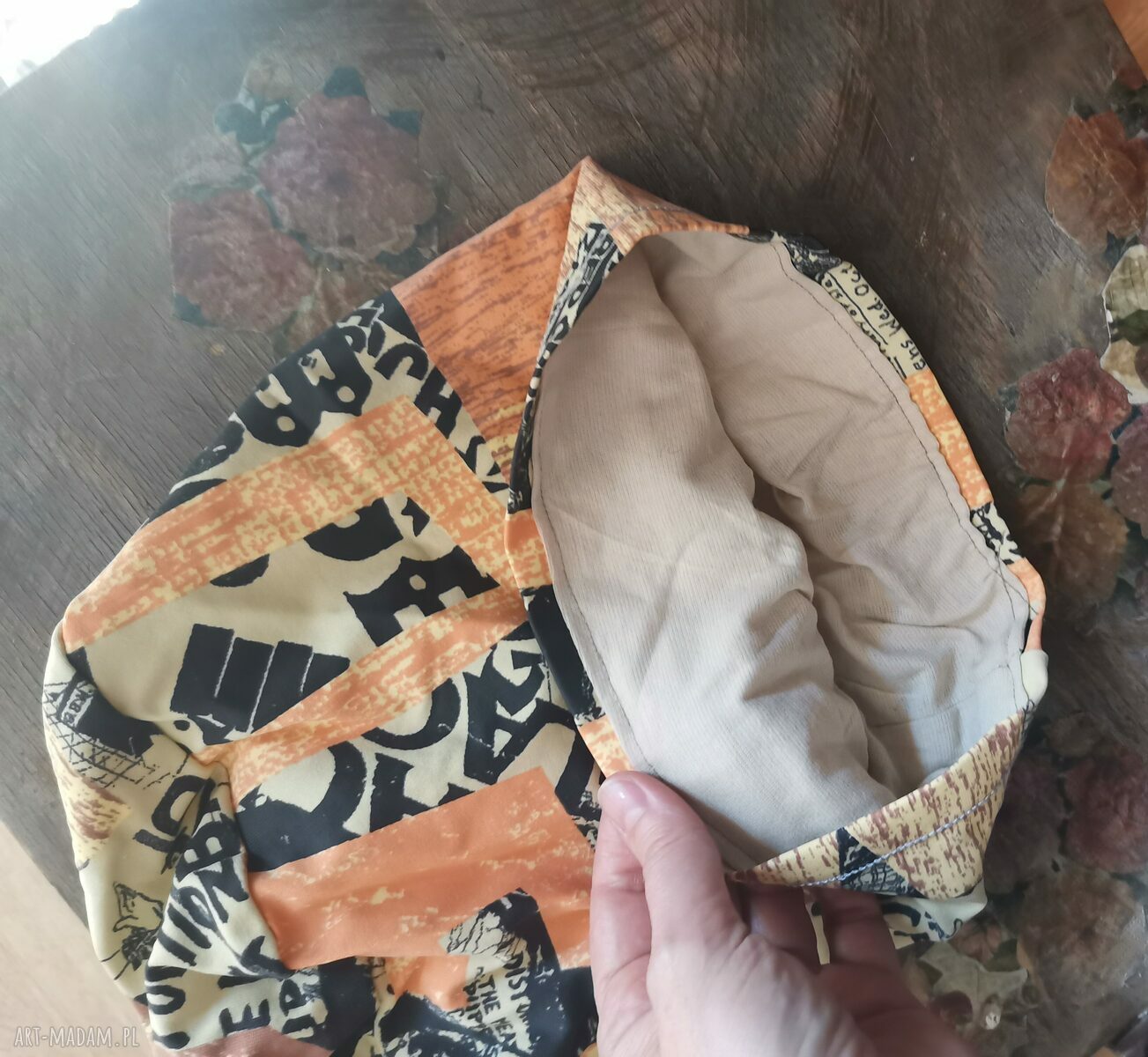Czapka wiosenna damska uniwersalna na podszewce - folk/boho z frędzlami