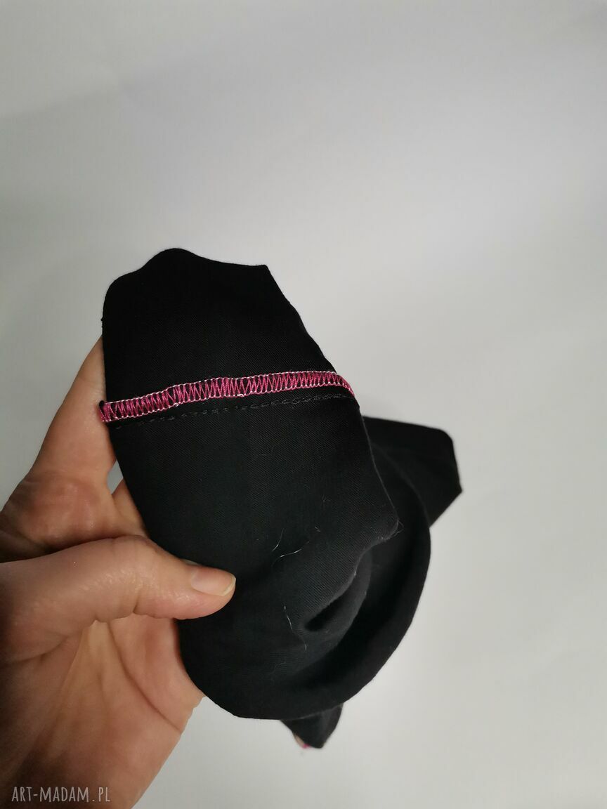 Czapka wiosenna bez podszewki - brzegi surowe, rozmiar uniwersalny
