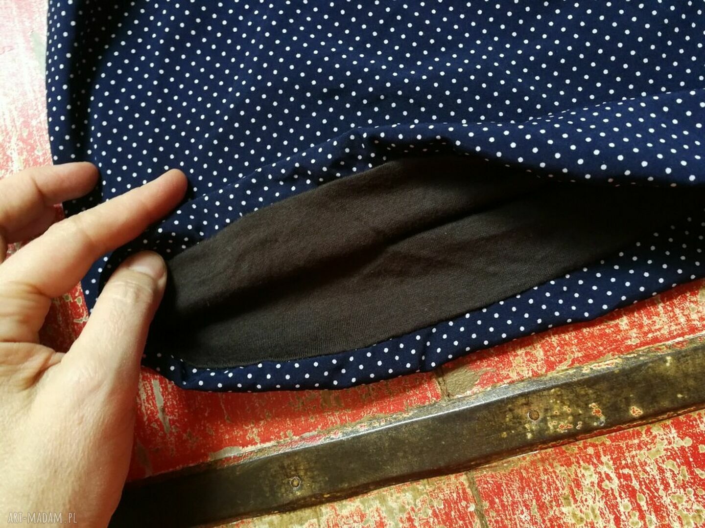Granatowa czapka wiosenna w białe grochy boho na podszewce (58-59 cm)