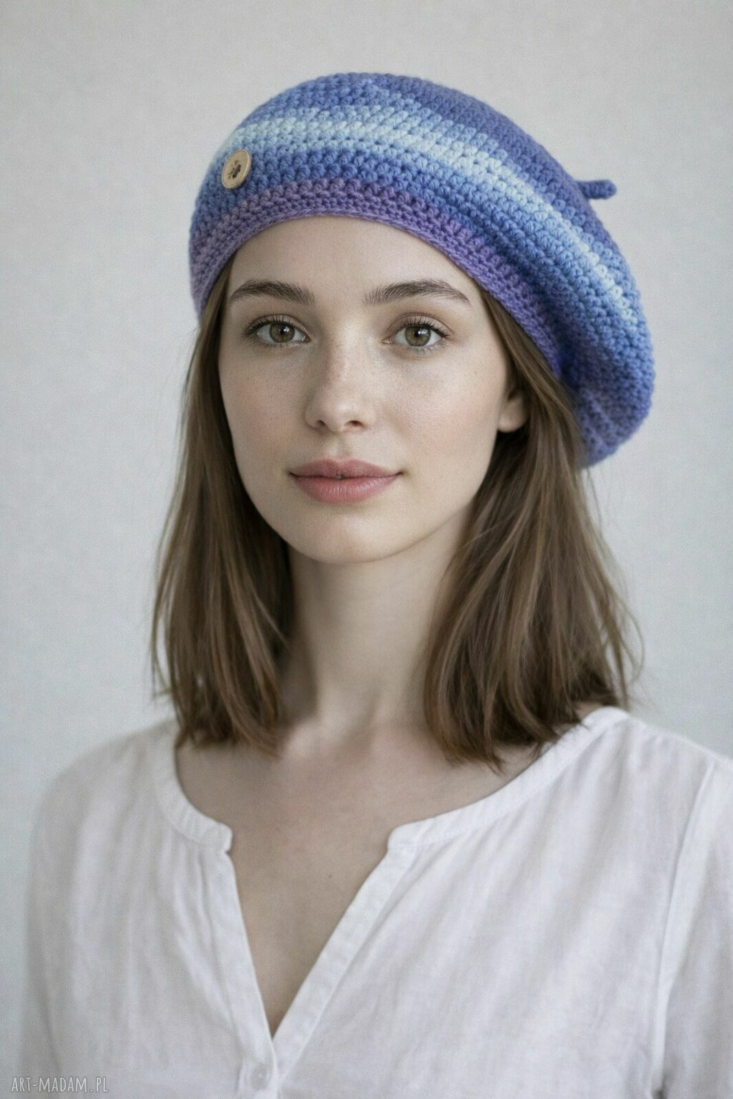 Wiosenny beret damski z antenką - ręcznie robiony z bawełny OEKO-TEX, one size 54-58 cm