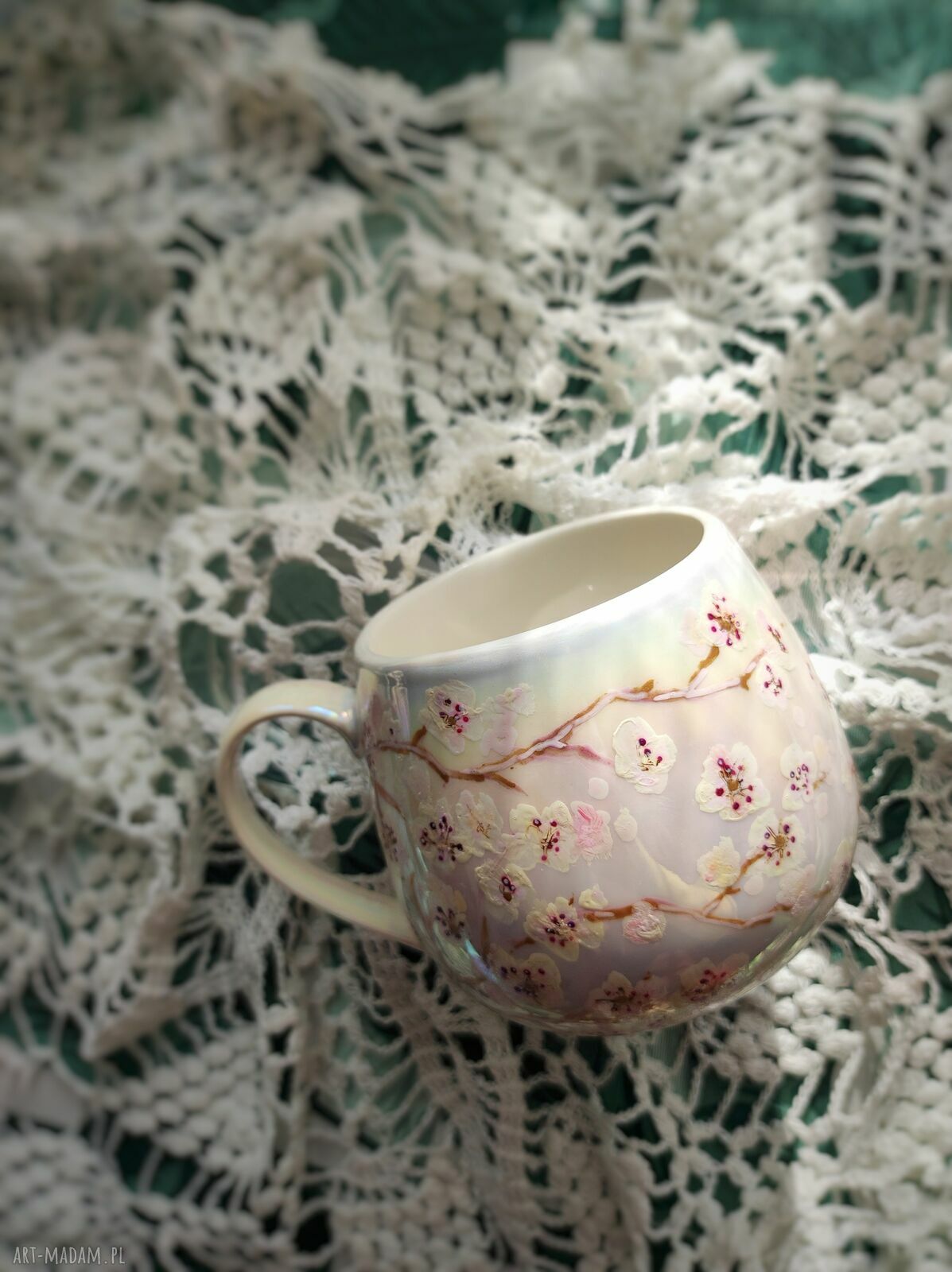 Wiosenny kubek OPAL z kwiatem wiśni - ręcznie malowany, porcelana 380 ml