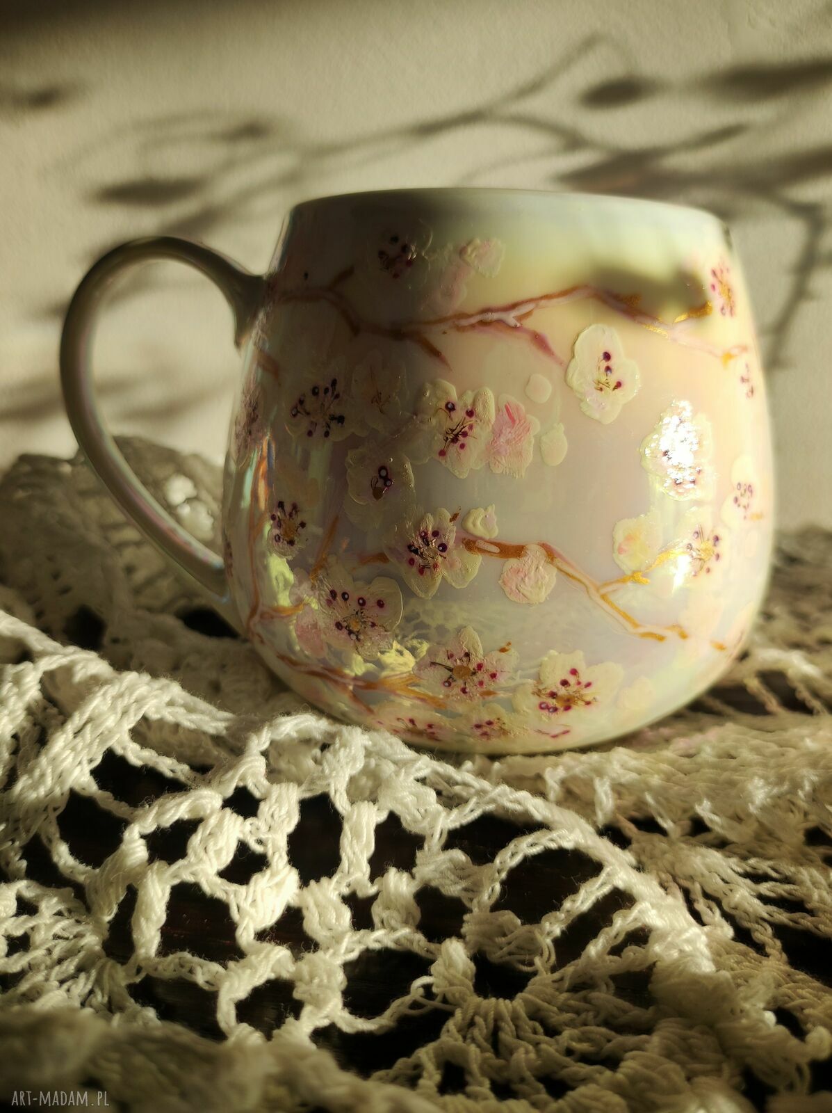 Wiosenny kubek OPAL z kwiatem wiśni - ręcznie malowany, porcelana 380 ml