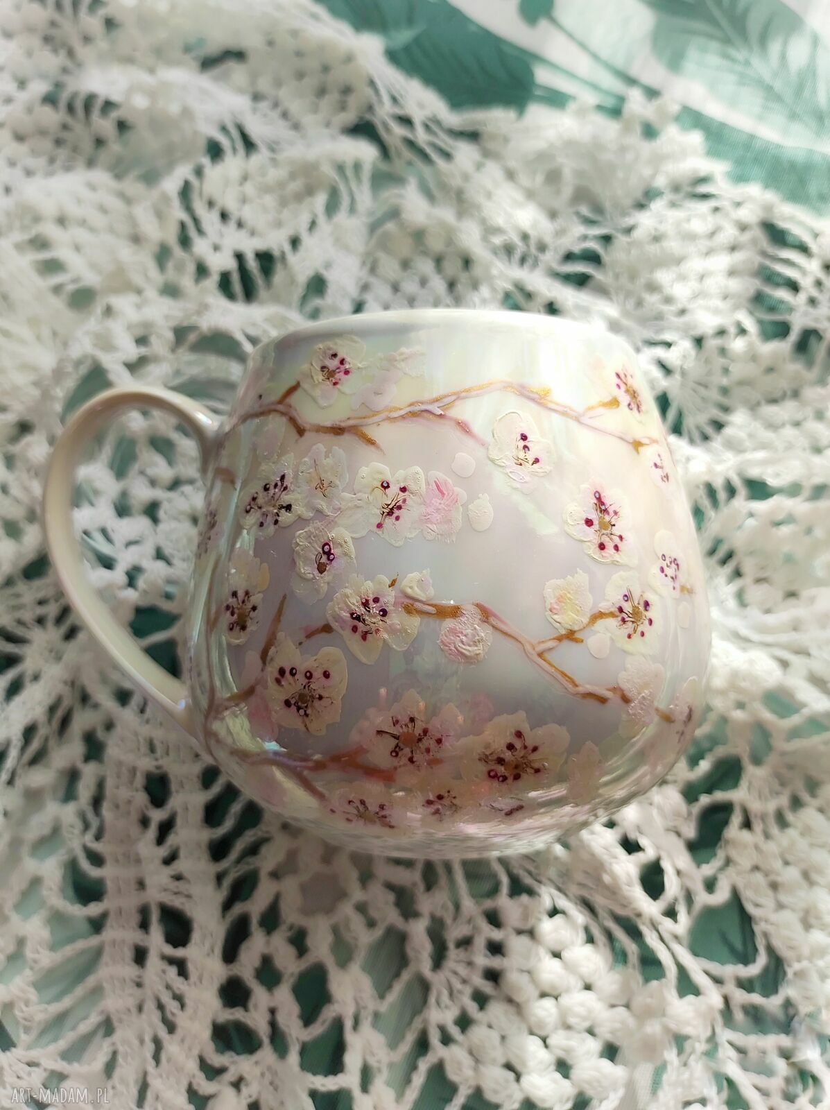 Wiosenny kubek OPAL z kwiatem wiśni - ręcznie malowany, porcelana 380 ml