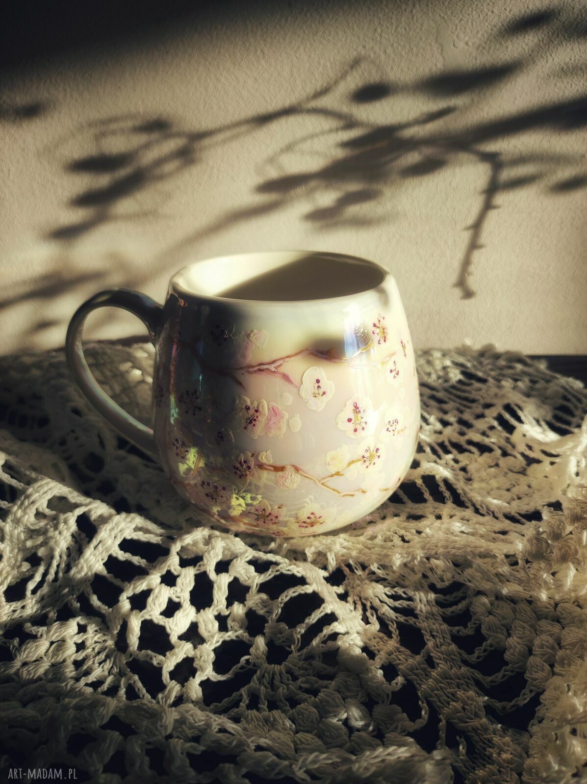 Wiosenny kubek OPAL z kwiatem wiśni - ręcznie malowany, porcelana 380 ml